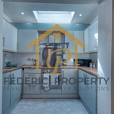Apartment Spacious Long-term Stays! 4-bedroom 2-bath Retreat In The Heart Of City Centre! *