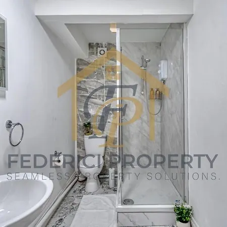 Spacious Long-term Stays! 4-bedroom 2-bath Retreat In The Heart Of City Centre!